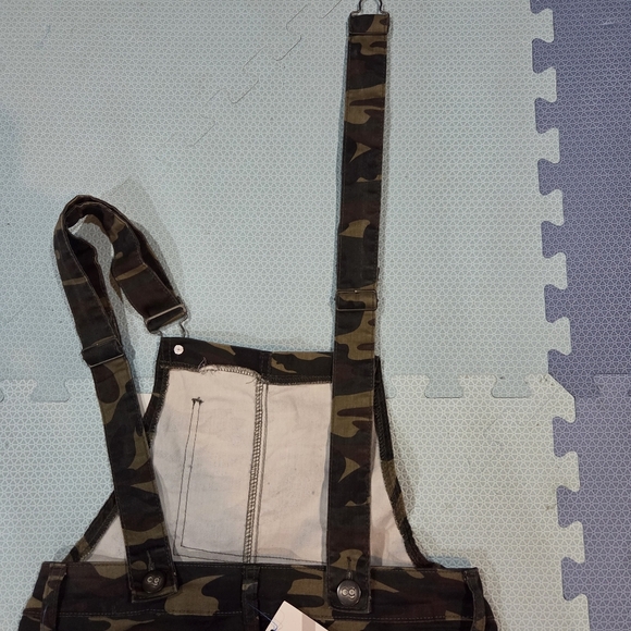Cover Girl Camo Print Adjustable & Removeable Straps Jumpsuit Size 11/12 NWT - Picture 10 of 10